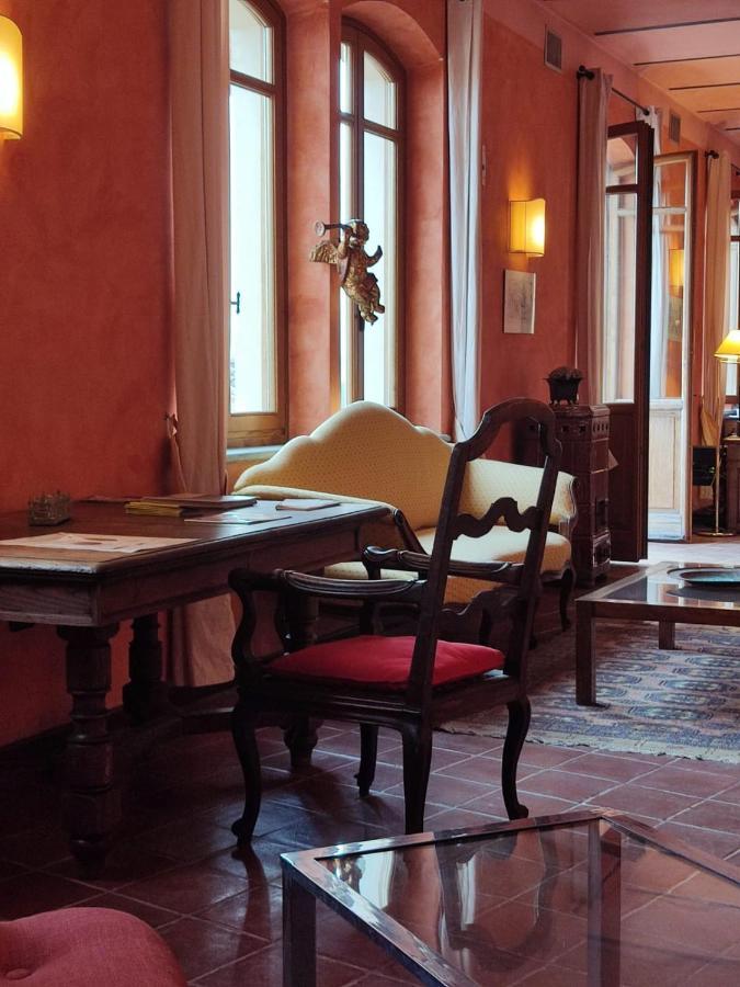 Foresteria Ristorante Conti Roero Monticello d'Alba Екстериор снимка
