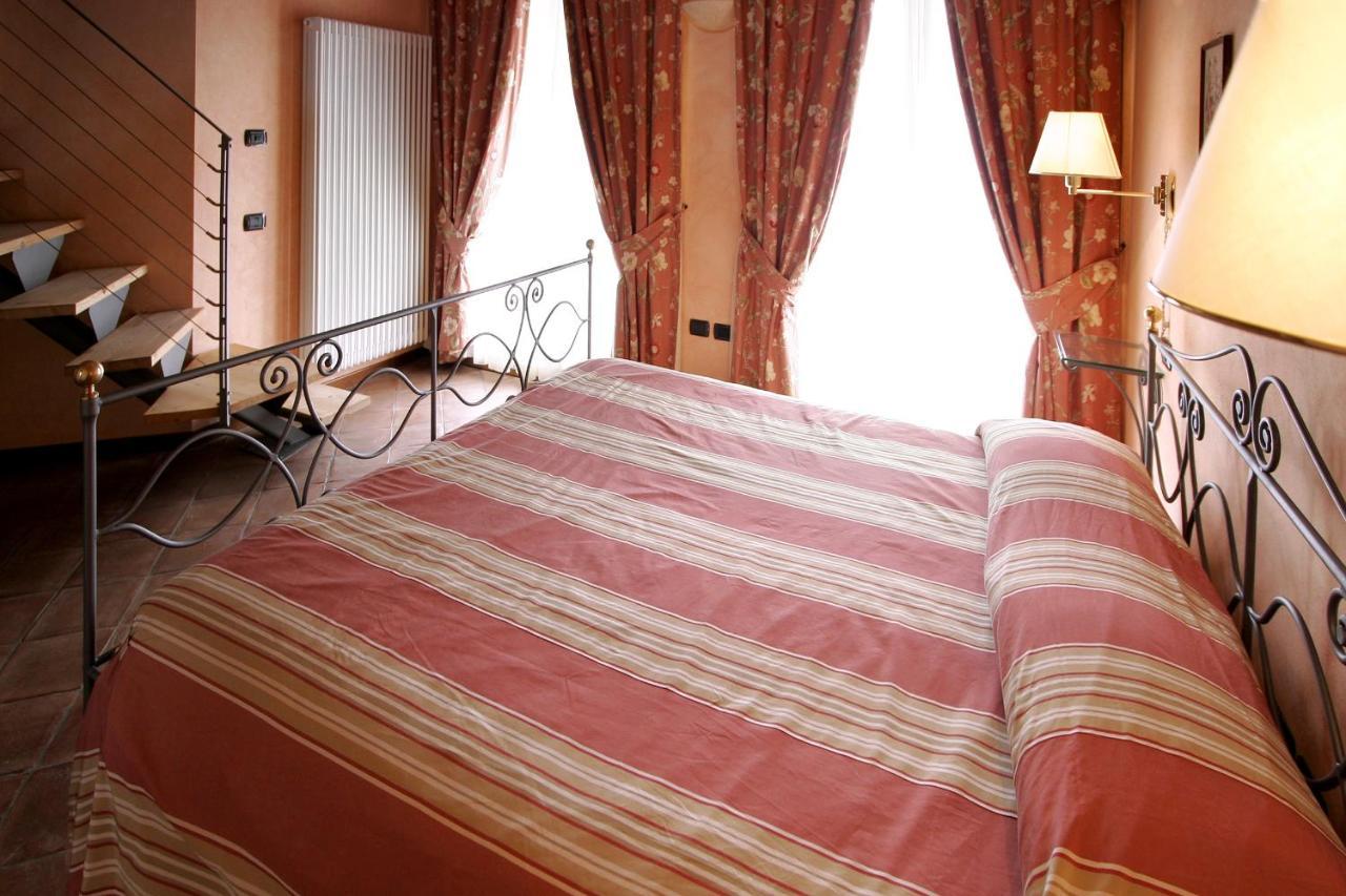 Foresteria Ristorante Conti Roero Monticello d'Alba Екстериор снимка