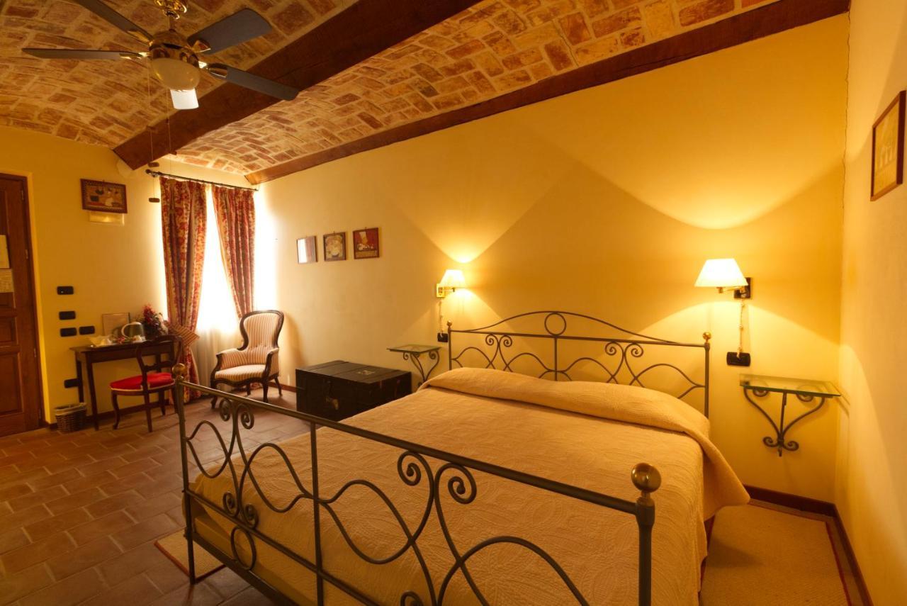 Foresteria Ristorante Conti Roero Monticello d'Alba Екстериор снимка