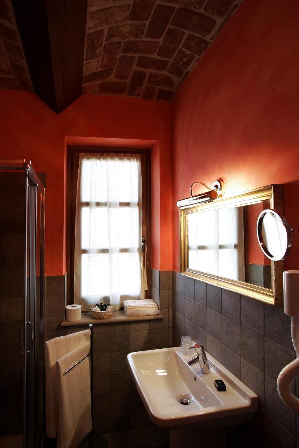 Foresteria Ristorante Conti Roero Monticello d'Alba Екстериор снимка